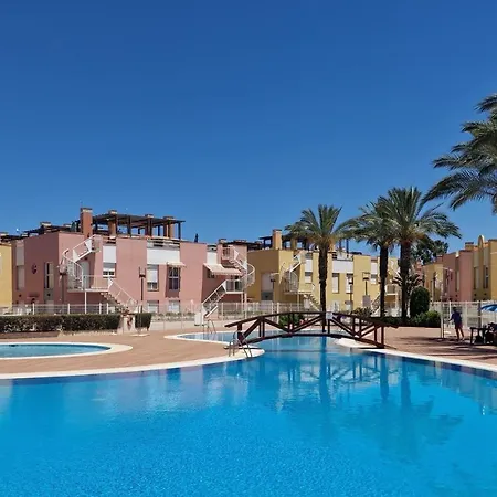 Precioso Bajo Con Jardin En *