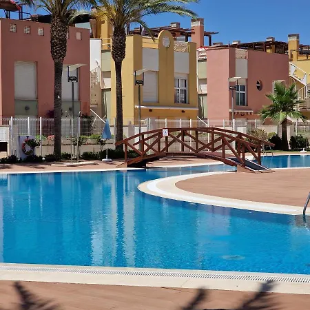 Precioso Bajo Con Jardin En Vera